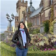 Doy clases de italiano e inglés. Soy profesora y traductora. Me gradué en mediación lingüística